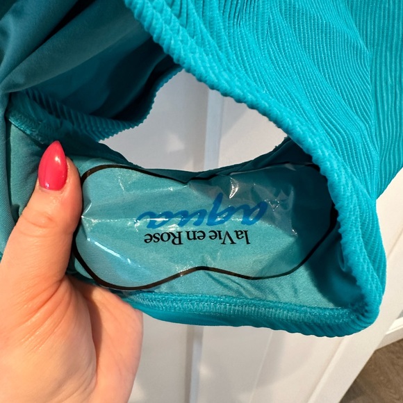 La Vie En Rose One piece swimsuit - Picture 2 of 3